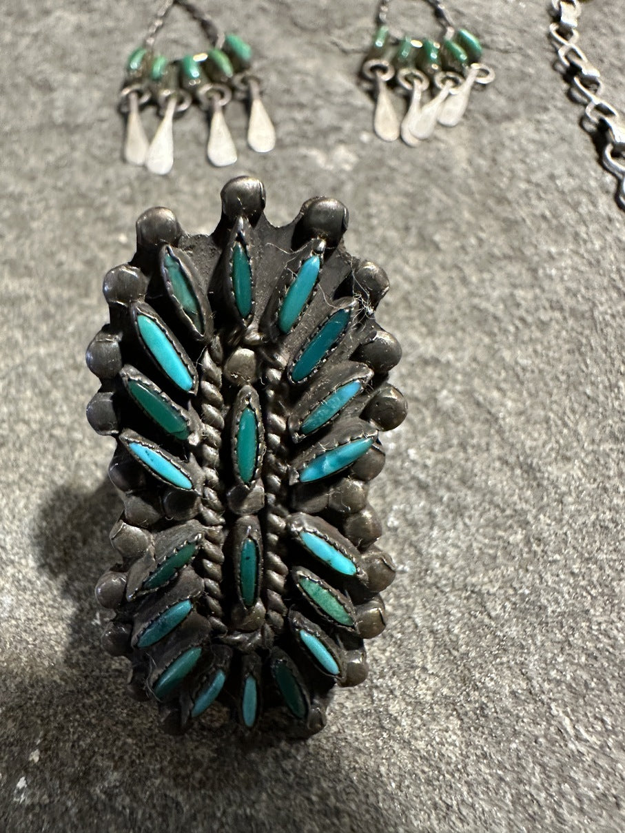 Early Zuni Needlepoint Set