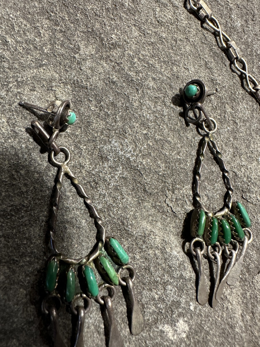 Early Zuni Needlepoint Set