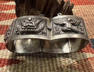 Hinged Segment Cuff