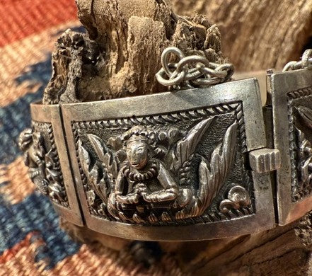 Hinged Segment Cuff